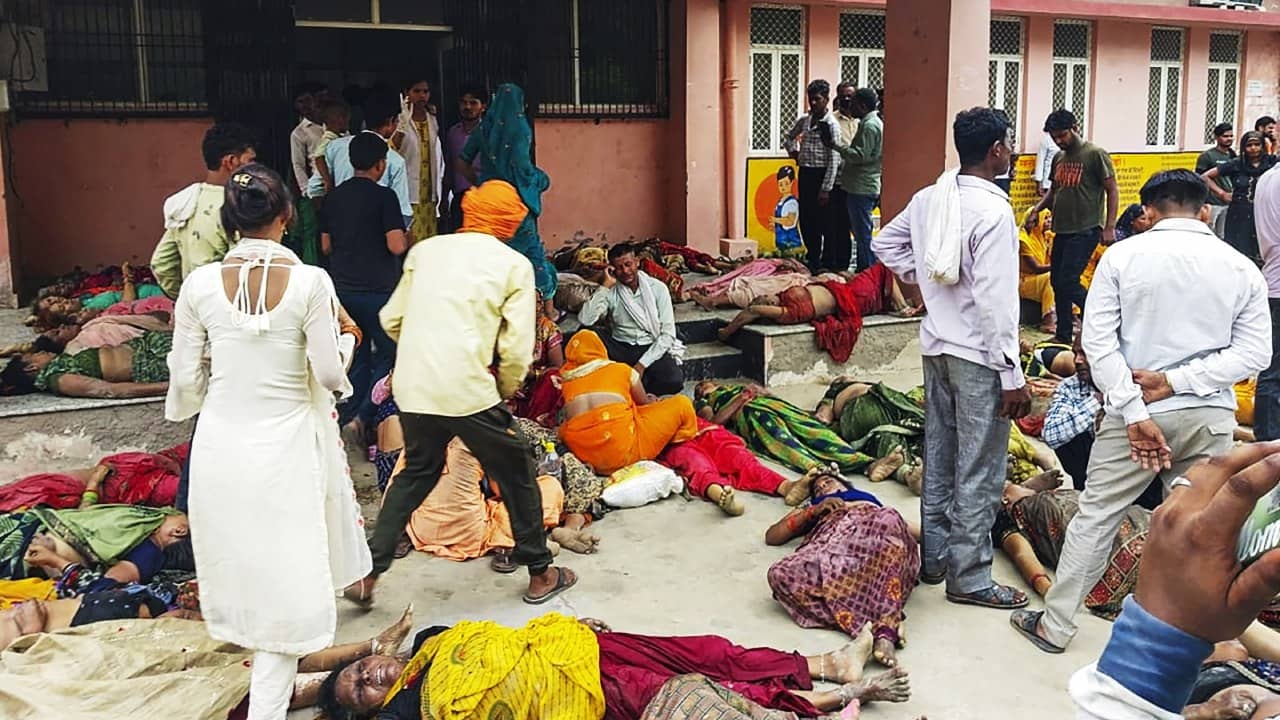 Hathras Stampede: হাথরসে মৃত্যু মিছিল, ধর্মসভায় পদপিষ্ট অন্তত ৮৭, রয়েছে বহু শিশুও