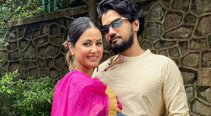 ক্যানসার আক্রান্ত হিনাকে আগলে রাখছেন তাঁর কলকাতার প্রেমিকই, চেনেন তাঁকে? ক্যানসার আক্রান্ত হিনাকে আগলে রাখছেন তাঁর কলকাতার প্রেমিকই, চেনেন তাঁকে?