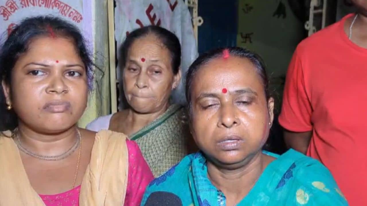 Hooghly: ২০ দিন পেরিয়ে গিয়েছে, এখনও খোঁজ মিলল না দুই ছাত্রীর