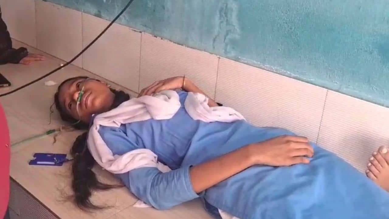 School: হইহই করে স্কুলে টিফিন করছিল ওরা, আচমকা মাথায় ভেঙে পড়ল ফ্যান...