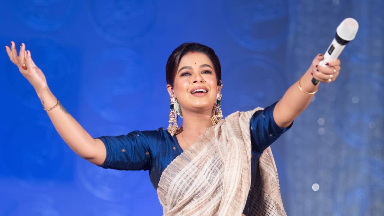 ... আমাকে ঘিরে থাকে, দীর্ঘ পোস্ট জুড়ে কার উদ্দেশে এমন পোস্ট ইমনের?