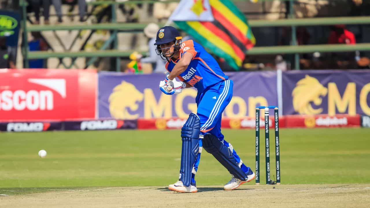 Shubman Gill: শুভমন গিলের ক্যাপ্টেন্স ইনিংস, ক্যাচ ফেলেই কেস খেল জিম্বাবোয়ে! Shubman Gill: শুভমন গিলের ক্যাপ্টেন্স ইনিংস, ক্যাচ ফেলেই কেস খেল জিম্বাবোয়ে!