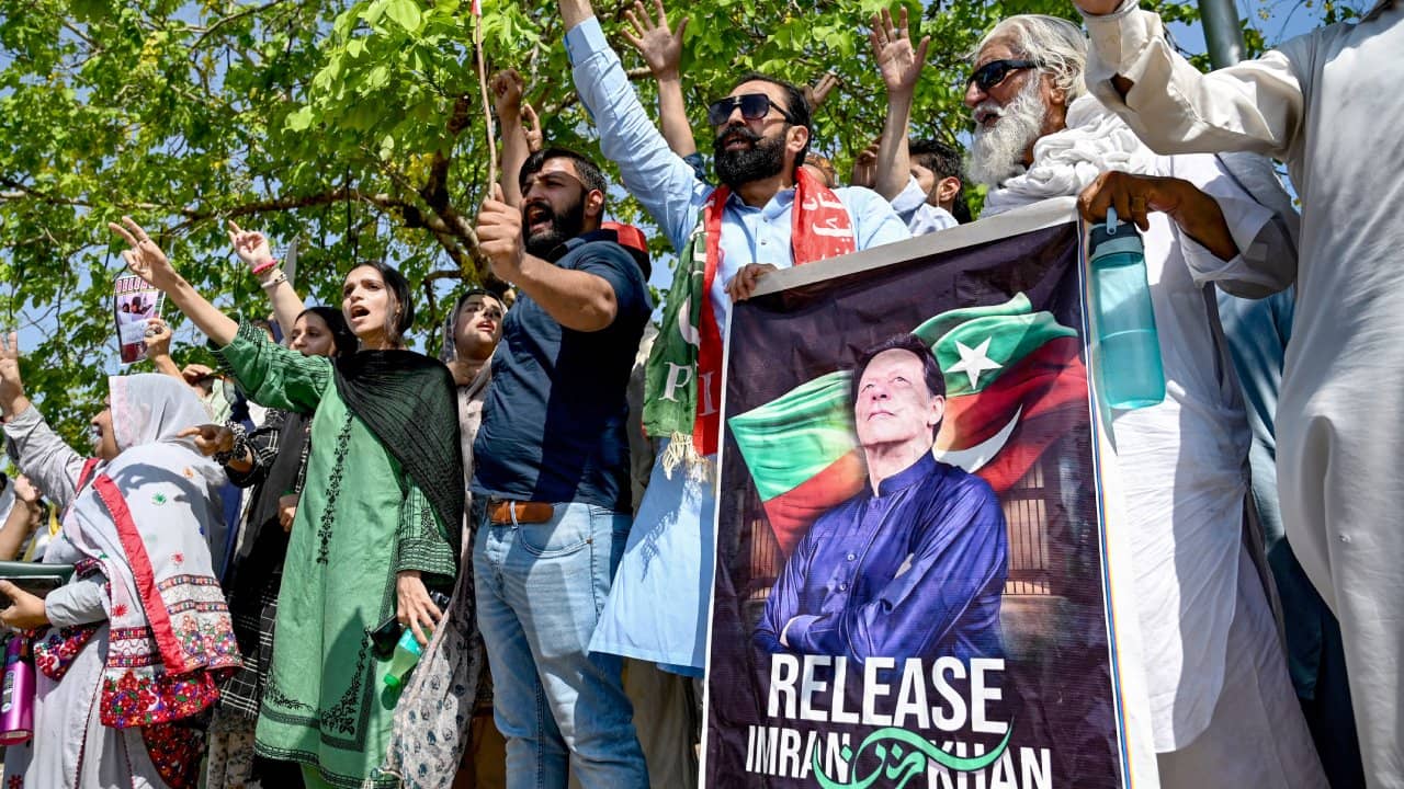 Imran Khan: পাকিস্তানে গণতন্ত্রের হত্যা? ইমরানের দলকে নিশ্চিহ্ন করার পথে শরিফ সরকার
