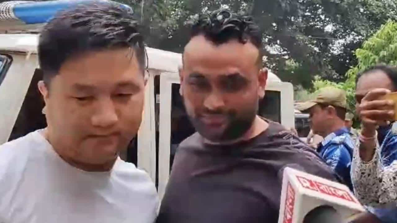 JCB in Police Custody: ৫ দিনের পুলিশি হেফাজতে জেসিবি, খুনের অভিযোগ সহ ১২ কেসের উল্লেখ আদালতে JCB in Police Custody: ৫ দিনের পুলিশি হেফাজতে জেসিবি, খুনের অভিযোগ সহ ১২ কেসের উল্লেখ আদালতে
