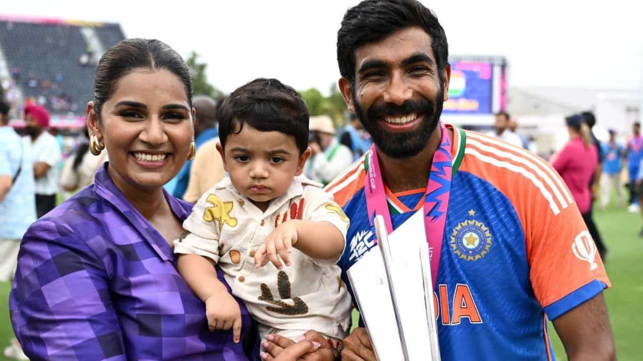 Jasprit Bumrah: জুনিয়র বুমরা বাবার মতো পেসার নয়, হবে স্পিনার! ভবিষ্যদ্বাণী কার? Jasprit Bumrah: জুনিয়র বুমরা বাবার মতো পেসার নয়, হবে স্পিনার! ভবিষ্যদ্বাণী কার?