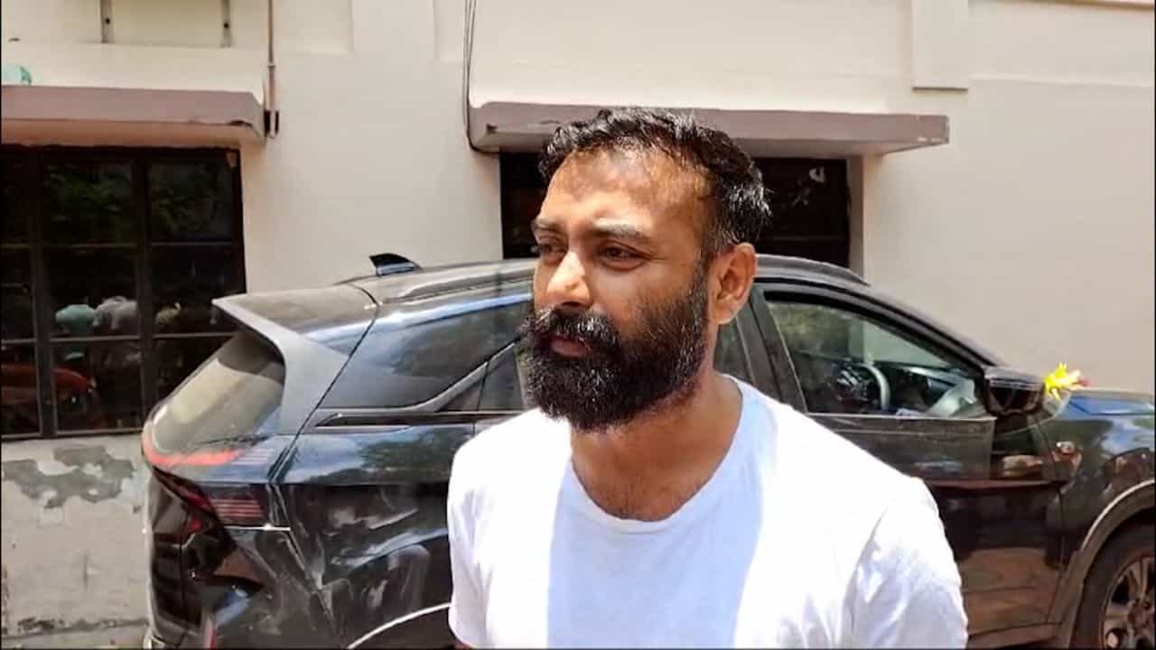 Jayant Singh: 'মেয়েরা এদের কাছে ছেলেখেলা, আমার স্ত্রীকেও তো...' জয়ন্ত গ্যাংয়ের আরেক কীর্তি ফাঁস Jayant Singh: 'মেয়েরা এদের কাছে ছেলেখেলা, আমার স্ত্রীকেও তো...' জয়ন্ত গ্যাংয়ের আরেক কীর্তি ফাঁস