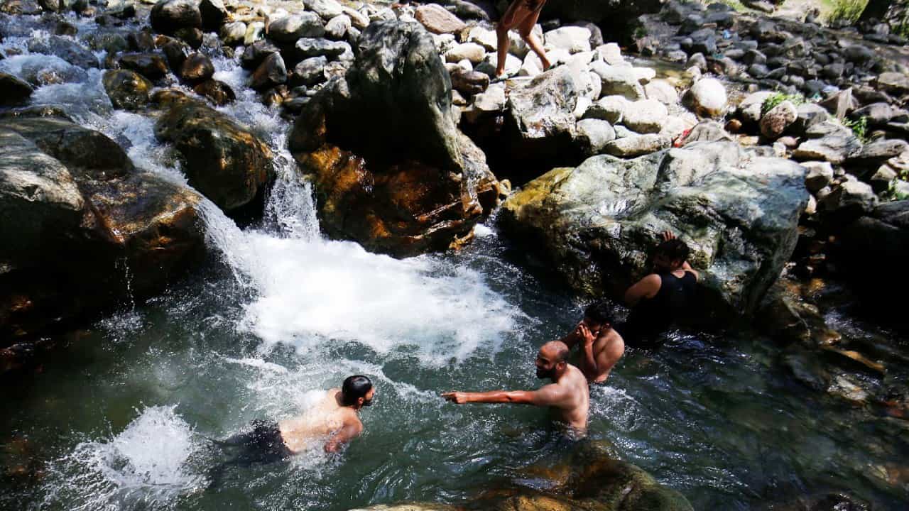 Heatwave In Kashmir: কাশ্মীরের থেকে ঠান্ডা এখন কলকাতাও! অবাক লাগছে? Heatwave In Kashmir: কাশ্মীরের থেকে ঠান্ডা এখন কলকাতাও! অবাক লাগছে?