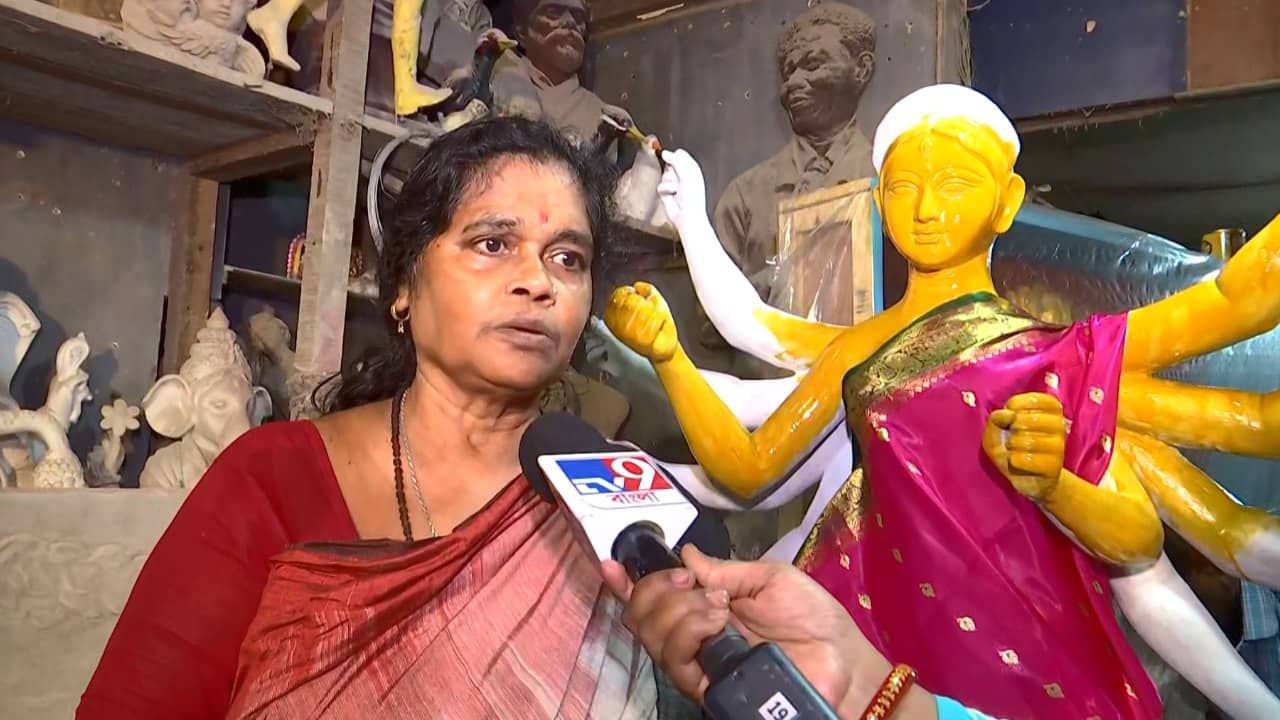 Kumartuli: সিসা দেওয়া রঙে চরম বিপদ! পুজোর একশোদিন বাকি থাকতেই হাওয়া বদলাচ্ছে কুমোরটুলিতে