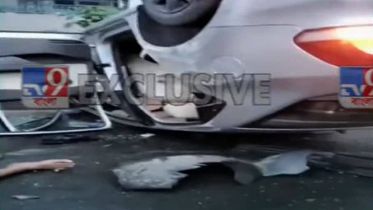 ১০০ কিমিতে ছুটছিল গাড়ি, ডিভাইডারে ধাক্কা মেরেই শূন্যে খেল ভল্ট, নিউটাউনে বীভৎস দুর্ঘটনা