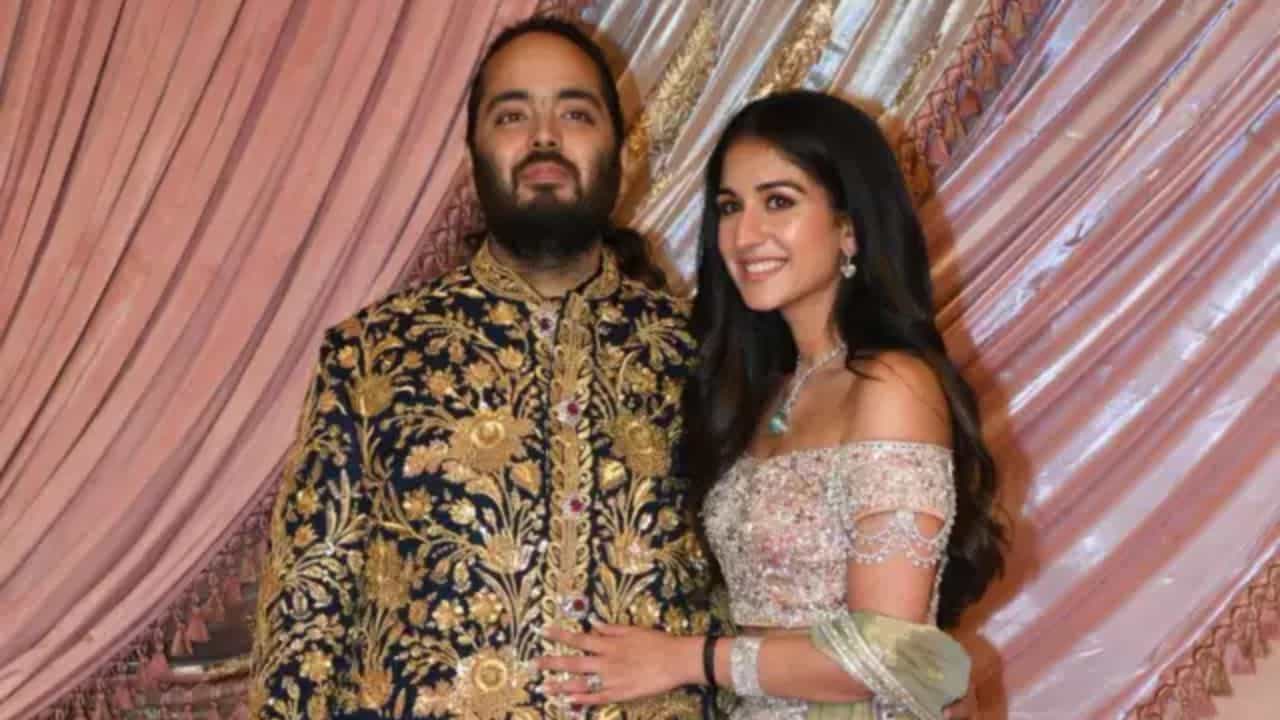 Radhika Merchant: বিয়ে তো করছেন, অনন্তের থেকে রাধিকা কতটা 'গরিব' জানেন! Radhika Merchant: বিয়ে তো করছেন, অনন্তের থেকে রাধিকা কতটা 'গরিব' জানেন!