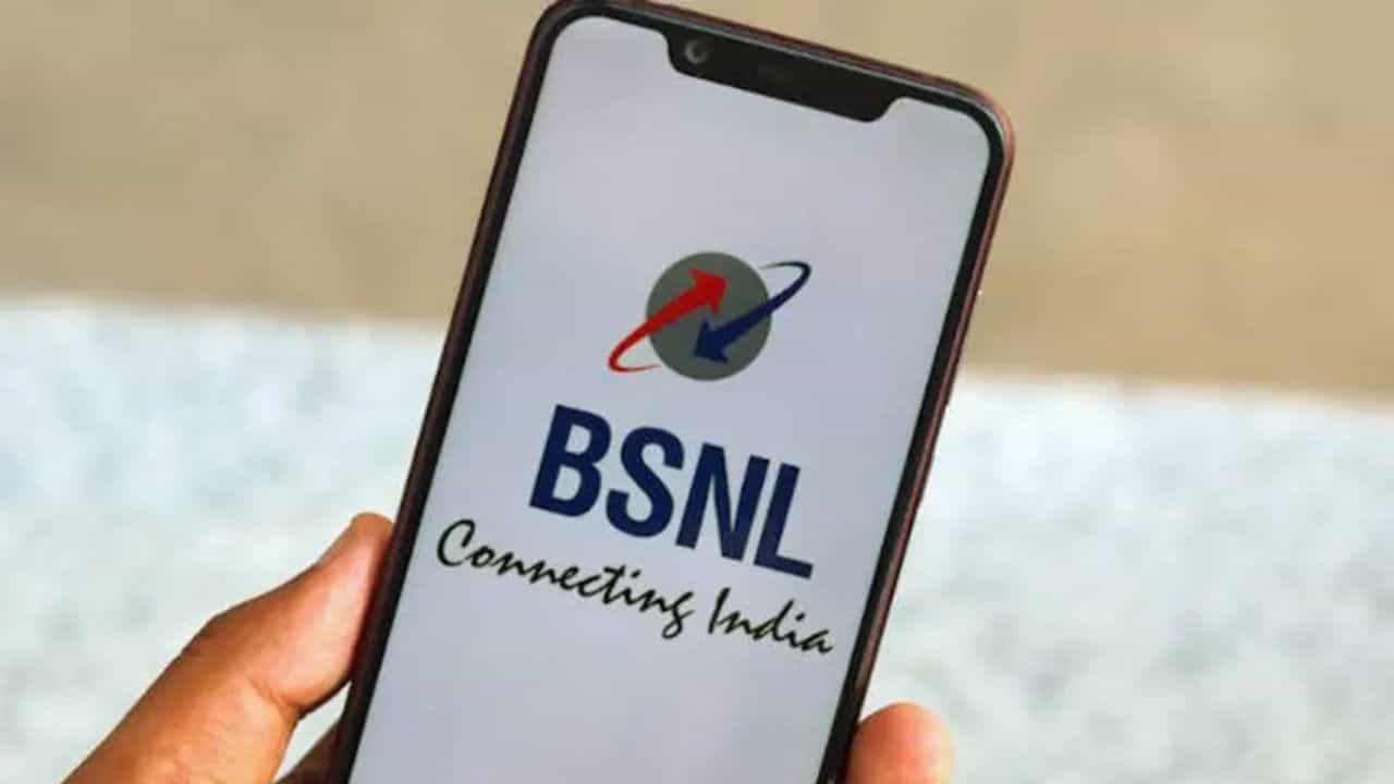 এঁটে উঠতে পারছে না JIO-Airtel, ছাপ্পড় ফাড়কে ডেটা দিচ্ছে BSNL, তাও আবার জলের দরে এঁটে উঠতে পারছে না JIO-Airtel, ছাপ্পড় ফাড়কে ডেটা দিচ্ছে BSNL, তাও আবার জলের দরে