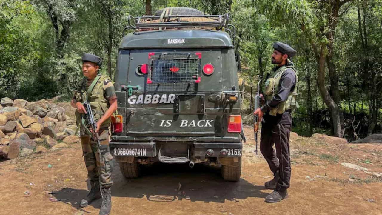 পাকিস্তানের এবার নয়া ফন্দি, হামলা করছে 'ব্যাট', শহিদ ১ জওয়ান, নিকেশ ১ জঙ্গি পাকিস্তানের এবার নয়া ফন্দি, হামলা করছে 'ব্যাট', শহিদ ১ জওয়ান, নিকেশ ১ জঙ্গি