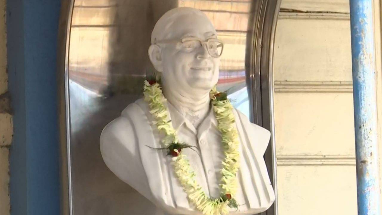 National Medical: চিকিৎসক দিবসেও ন্যাশনাল মেডিকেলে বিধানচন্দ্র রায়ের মূর্তিতে ভাঙা চশমা!