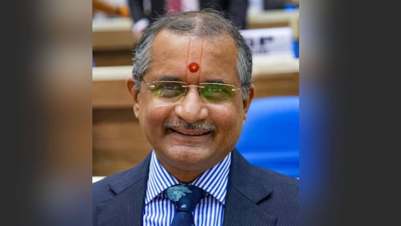 মেয়াদ শেষের ৫ বছর আগেই ইস্তফা UPSC-র চেয়ারপার্সনের, নিয়োগ বিতর্কের জের?