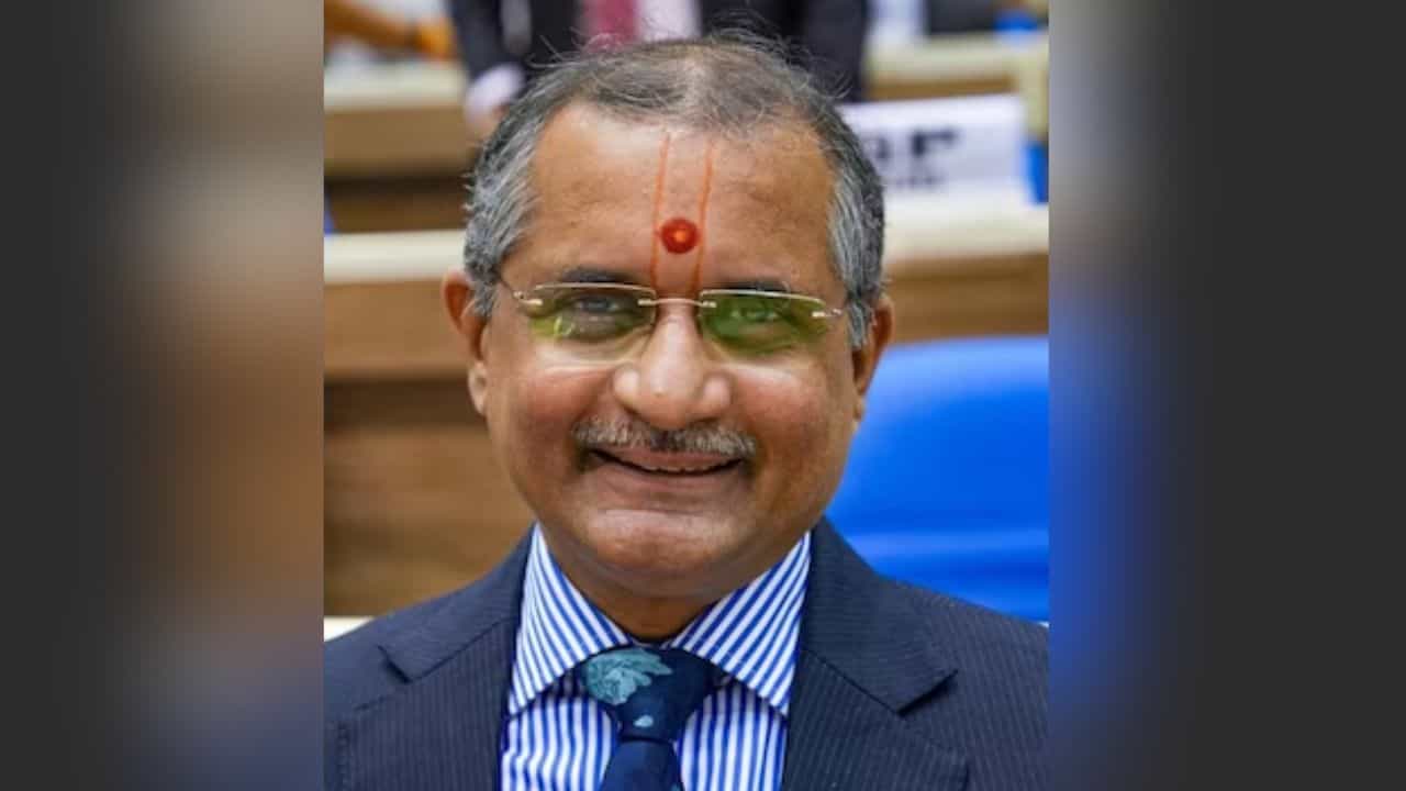 মেয়াদ শেষের ৫ বছর আগেই ইস্তফা UPSC-র চেয়ারপার্সনের, নিয়োগ বিতর্কের জের? মেয়াদ শেষের ৫ বছর আগেই ইস্তফা UPSC-র চেয়ারপার্সনের, নিয়োগ বিতর্কের জের?
