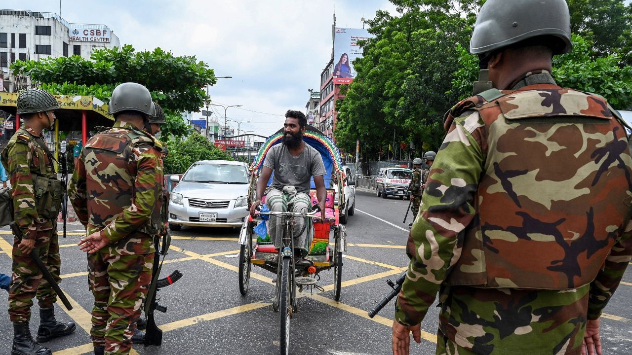 Bangladesh Protest: আরও ভয়ঙ্কর পরিস্থিতি, দেখলেই গুলির নির্দেশ উত্তপ্ত বাংলাদেশে, লাফিয়ে বাড়ছে মৃতের সংখ্যা Bangladesh Protest: আরও ভয়ঙ্কর পরিস্থিতি, দেখলেই গুলির নির্দেশ উত্তপ্ত বাংলাদেশে, লাফিয়ে বাড়ছে মৃতের সংখ্যা