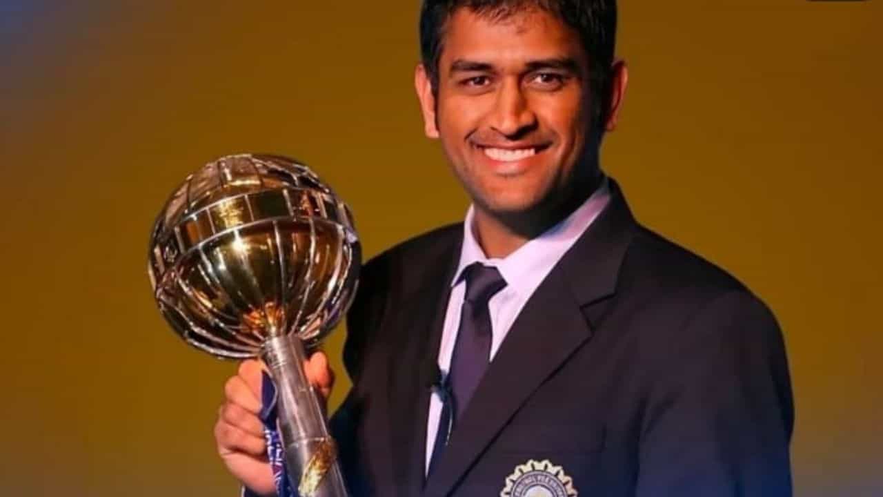 ভারতীয় ক্রিকেটের উজ্জ্বল অধ্যায় নিয়ে আলোচনা করলে, একটা নাম ঘুরে ফিরে আসবেই। তিনি হলেন মহেন্দ্র সিং ধোনি।