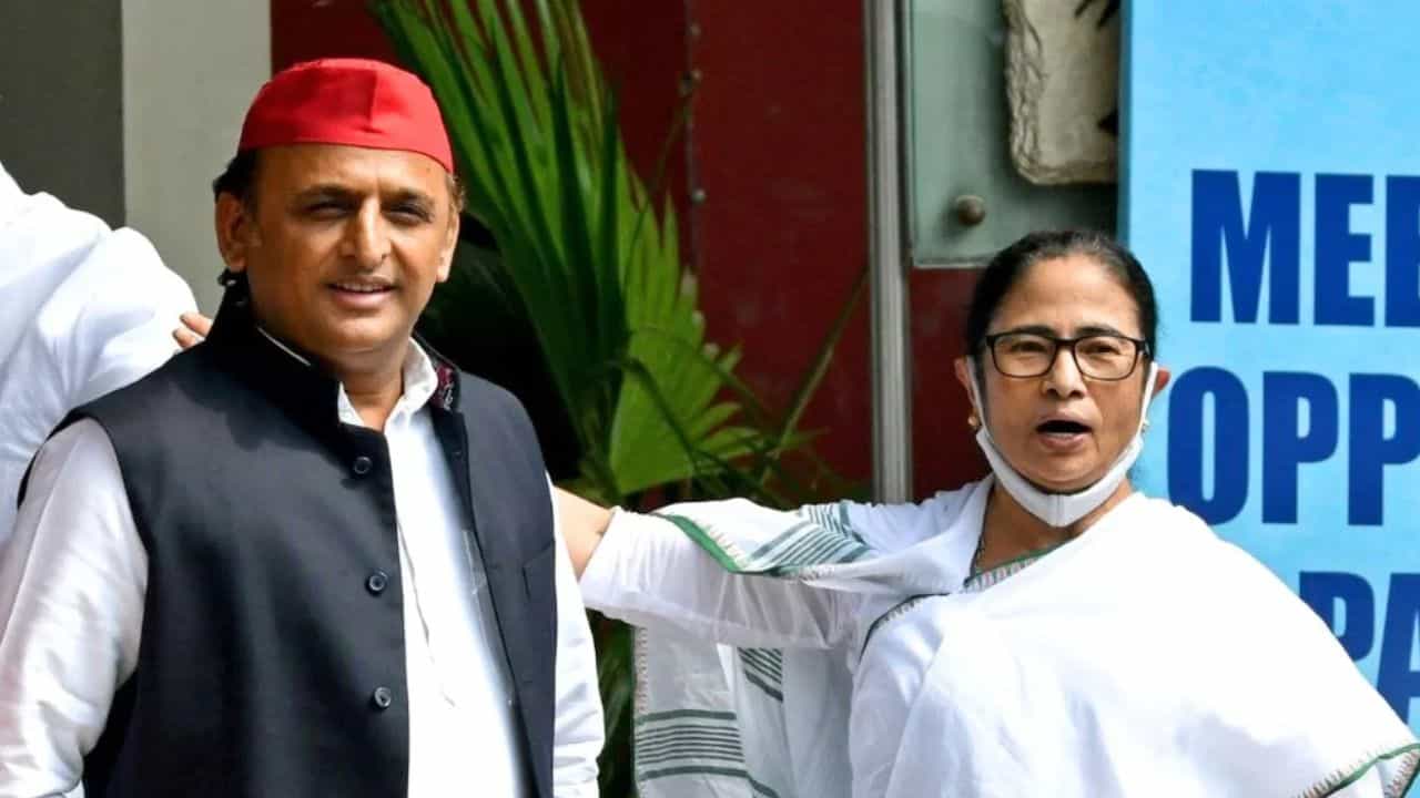 Mamata Banerjee-Akhilesh Yadav: ২১ জুলাইয়ে শুধু অখিলেশই কেন? ইন্ডিয়া জোট নিয়ন্ত্রণে ফের কি 'মাস্টারস্ট্রোক' মমতার? Mamata Banerjee-Akhilesh Yadav: ২১ জুলাইয়ে শুধু অখিলেশই কেন? ইন্ডিয়া জোট নিয়ন্ত্রণে ফের কি 'মাস্টারস্ট্রোক' মমতার?