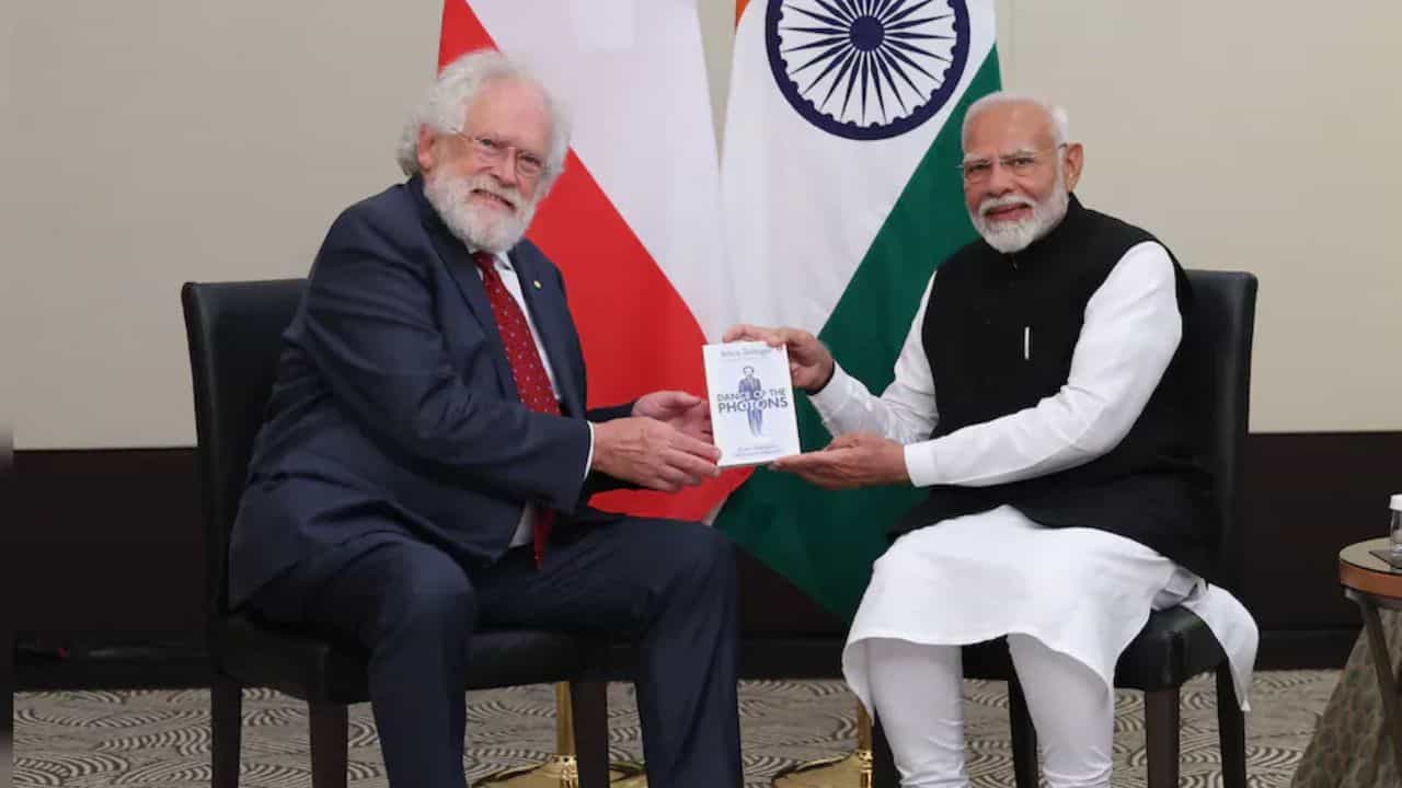 মোদীর এই গুণ বাকি রাষ্ট্রনেতাদেরও থাকা উচিত, মোদী ম্যাজিকে মুগ্ধ হয়ে বললেন নোবেলজয়ী পদার্থবিজ্ঞানী মোদীর এই গুণ বাকি রাষ্ট্রনেতাদেরও থাকা উচিত, মোদী ম্যাজিকে মুগ্ধ হয়ে বললেন নোবেলজয়ী পদার্থবিজ্ঞানী