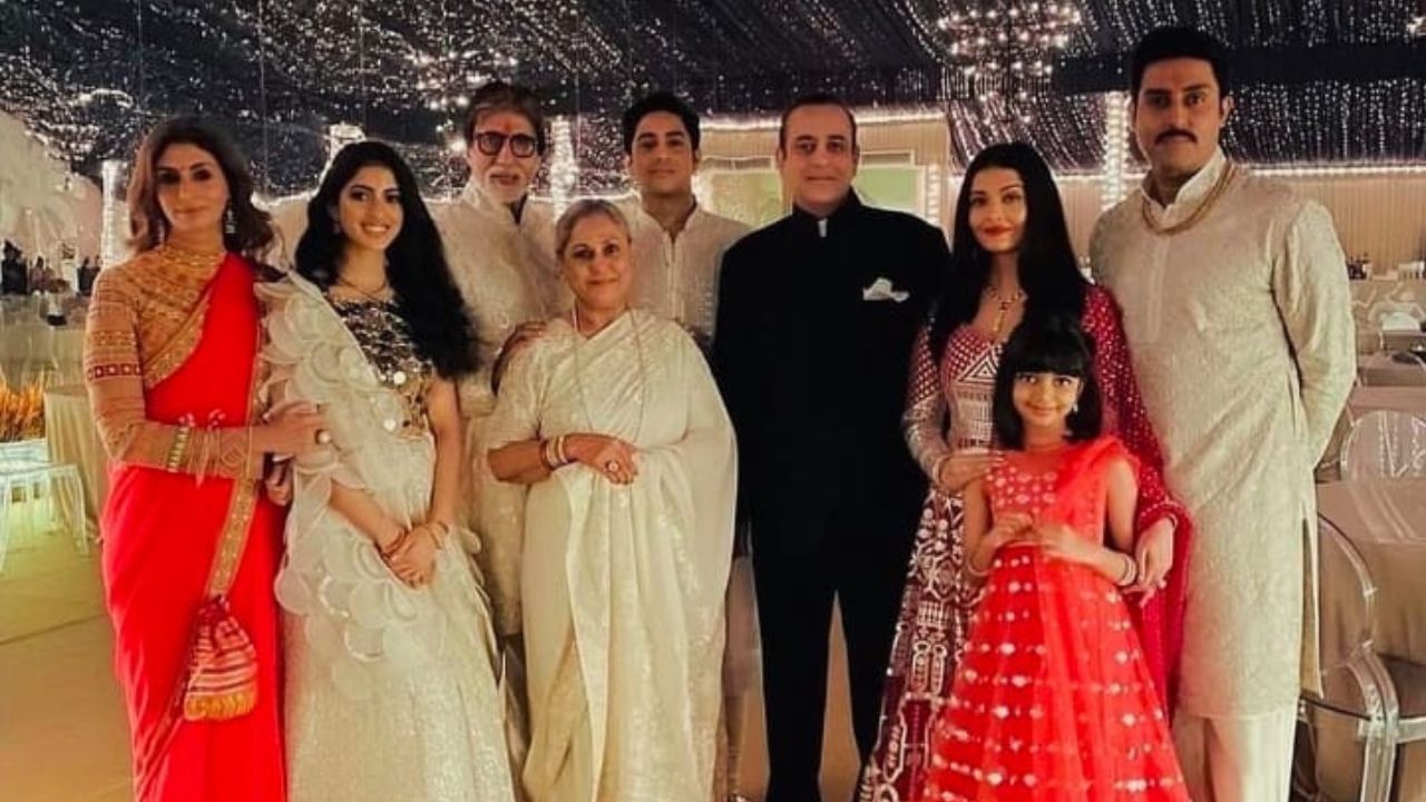 বচ্চন পরিবারের ফ্রেমে দেখা গিয়েছে আরও এক ব্যক্তিকে। কে এই রহস্য়ময় ব্যক্তি? কী তাঁর পরিচয়?