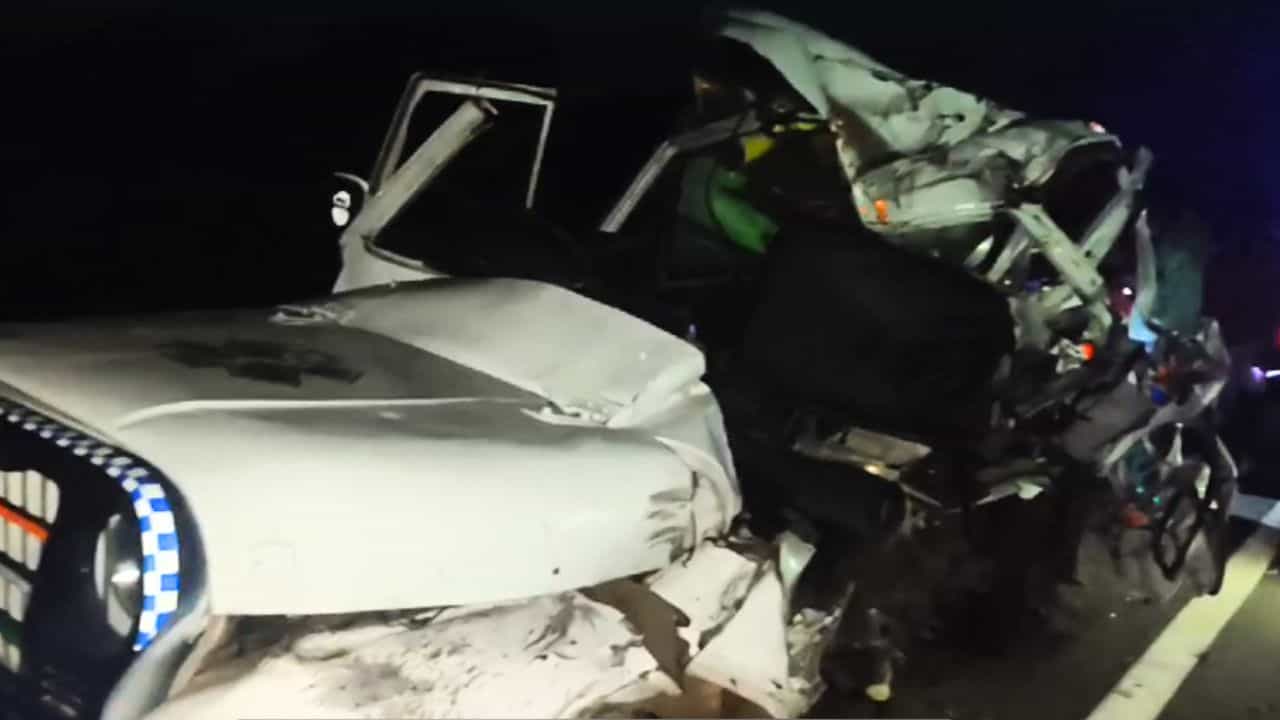 Medinipur Accident: পেটে যন্ত্রণা নিয়ে হাসপাতালে যাচ্ছিলেন রোগী, ভয়াবহ দুর্ঘটনায় দুমড়ে-মুচড়ে গেল অ্যাম্বুল্যান্স, মৃত ৬ Medinipur Accident: পেটে যন্ত্রণা নিয়ে হাসপাতালে যাচ্ছিলেন রোগী, ভয়াবহ দুর্ঘটনায় দুমড়ে-মুচড়ে গেল অ্যাম্বুল্যান্স, মৃত ৬