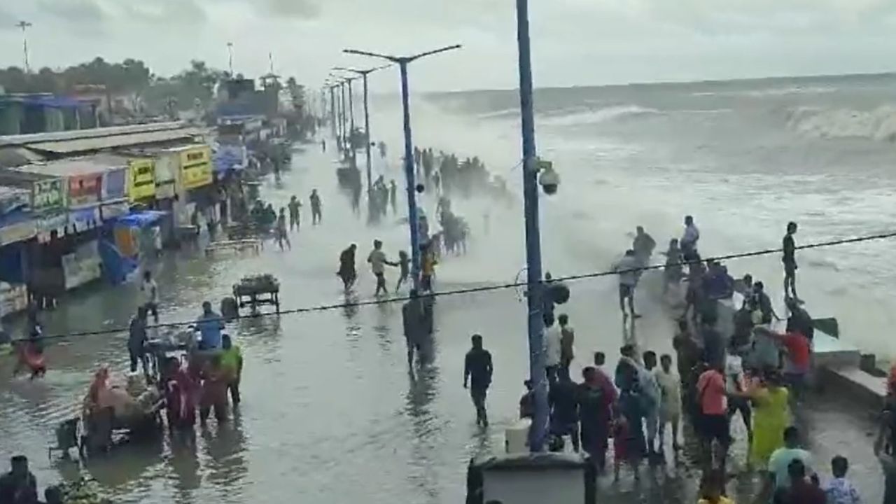 Digha High Tide: দিঘার চেহারাই বলে দিচ্ছে, কীভাবে ঘটছে আবহাওয়ার চরম ভোলবদল, পর্যটকরাও অবাক