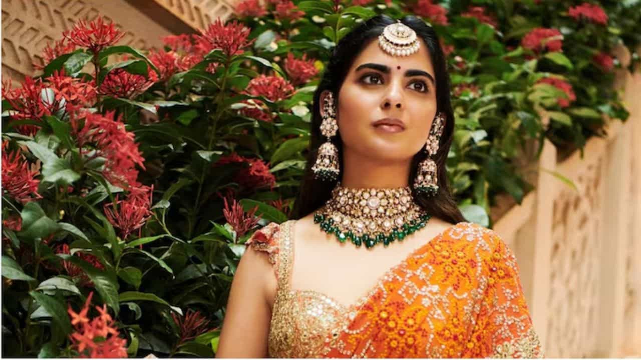 Isha Ambani Business: জানেন ব্যবসা কোথা থেকে কোথায় পৌঁছে দিয়েছেন ইশা! ৩১ থেকে বেড়ে দোকানের সংখ্যা এখন ২০০ Isha Ambani Business: জানেন ব্যবসা কোথা থেকে কোথায় পৌঁছে দিয়েছেন ইশা! ৩১ থেকে বেড়ে দোকানের সংখ্যা এখন ২০০