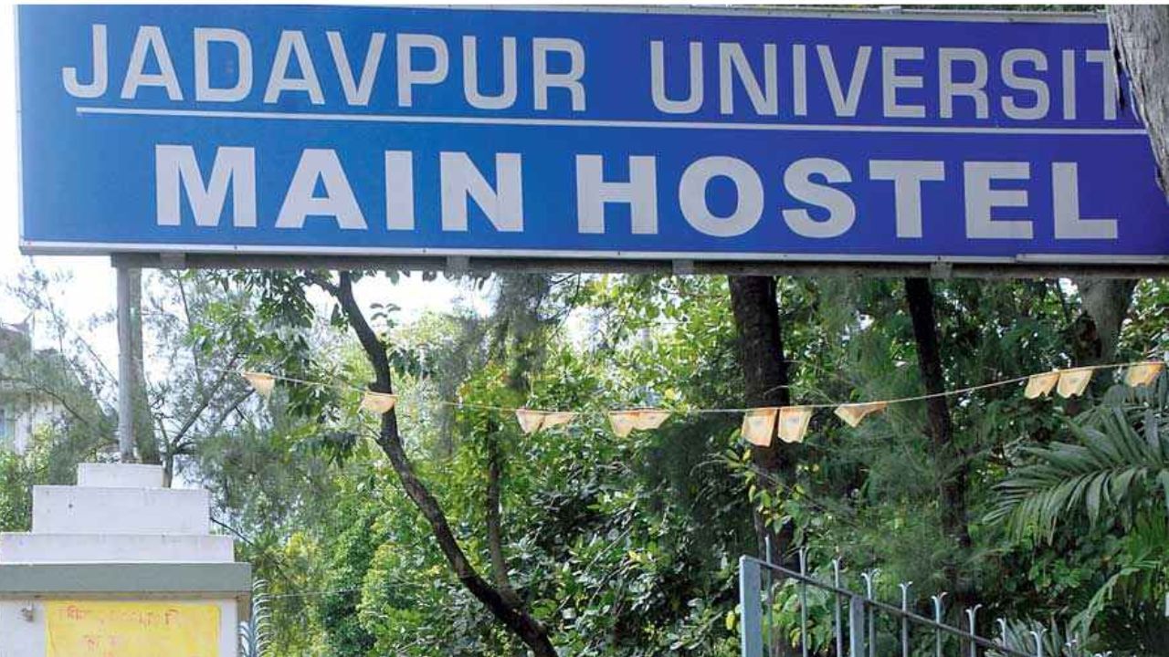 Jadavpur University: ছাত্রকে অ্যাম্বুল্যান্সে নিয়ে যাওয়ার সময় ঠিক কী ঘটেছিল? যাদবপুর-কাণ্ডে বড় আপডেট