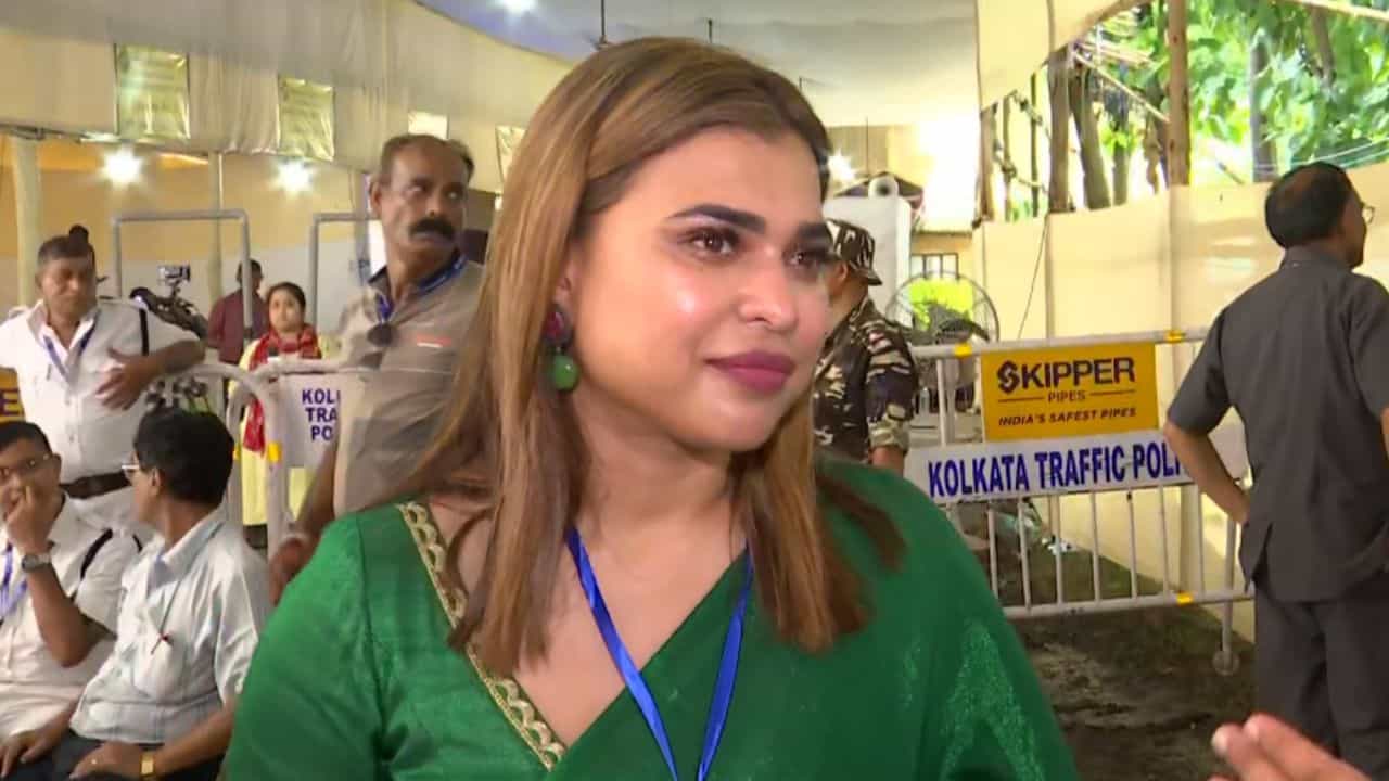 Shreya Pandey: মানিকতলায় অনেকটাই এগিয়ে সুপ্তি, এখনও কি আক্ষেপ আছে শ্রেয়ার? Shreya Pandey: মানিকতলায় অনেকটাই এগিয়ে সুপ্তি, এখনও কি আক্ষেপ আছে শ্রেয়ার?