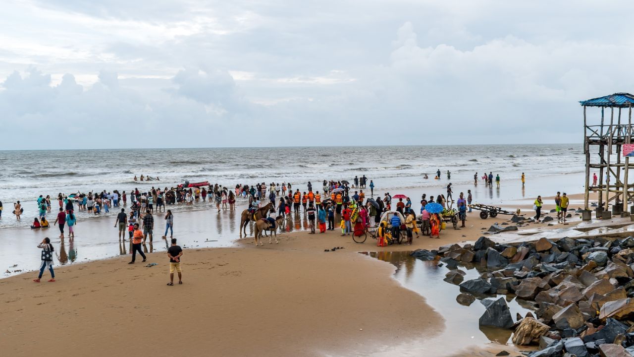 মন্দারমণির ঝাঁ চকচকে হোটেলের আড়ালেও চলছে এই কারবার! রাতের অন্ধকারে পৌঁছেই পুলিশ যা দেখাল... জানলে চমকে যাবেন