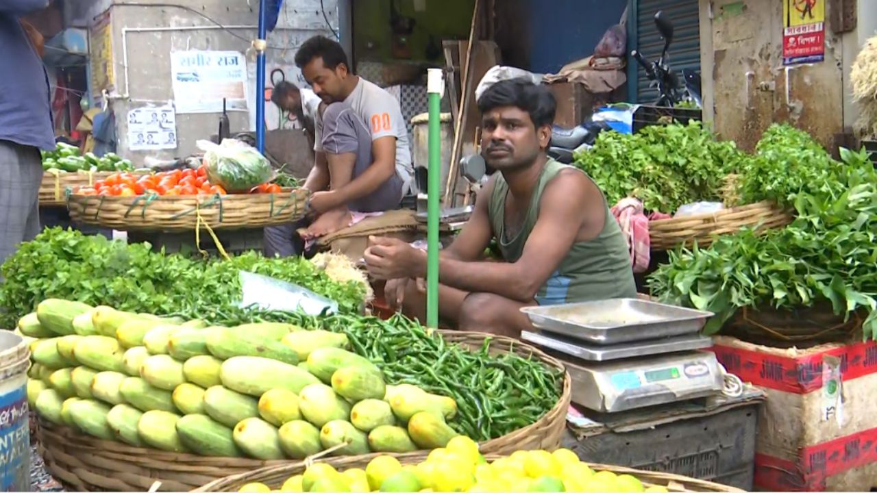 Market Price: আদা ২০০ টাকা, রসুন ৩০০ টাকা, মুখ্যমন্ত্রী হস্তক্ষেপ করার ৭ দিন পর আদৌ কি কমল দাম? Market Price: আদা ২০০ টাকা, রসুন ৩০০ টাকা, মুখ্যমন্ত্রী হস্তক্ষেপ করার ৭ দিন পর আদৌ কি কমল দাম?
