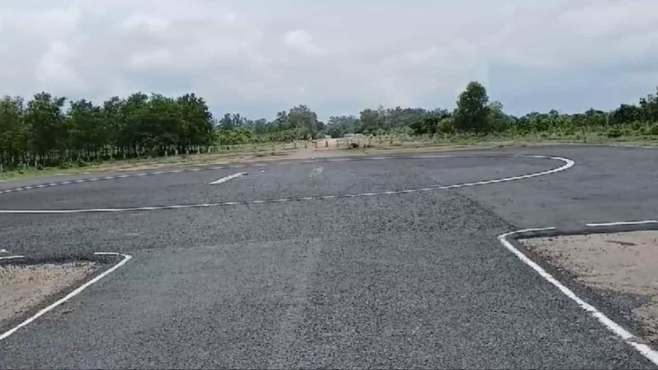 Airport at Purulia: পুরুলিয়ায় এবার নামবে বিমান, দ্বিতীয় বিশ্বযুদ্ধের এয়ারস্ট্রিপই হবে রানওয়ে! Airport at Purulia: পুরুলিয়ায় এবার নামবে বিমান, দ্বিতীয় বিশ্বযুদ্ধের এয়ারস্ট্রিপই হবে রানওয়ে!