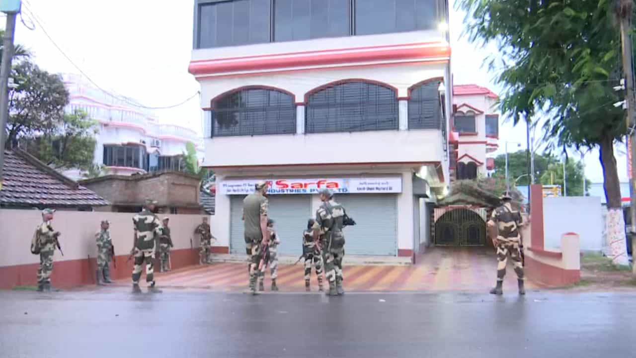 ED Raid: সাত সকালে বাড়ি ঘিরল ইডি, কয়লাকাণ্ডের আব্দুল বারিকের ঠিকানায় বিশাল টিম ED Raid: সাত সকালে বাড়ি ঘিরল ইডি, কয়লাকাণ্ডের আব্দুল বারিকের ঠিকানায় বিশাল টিম
