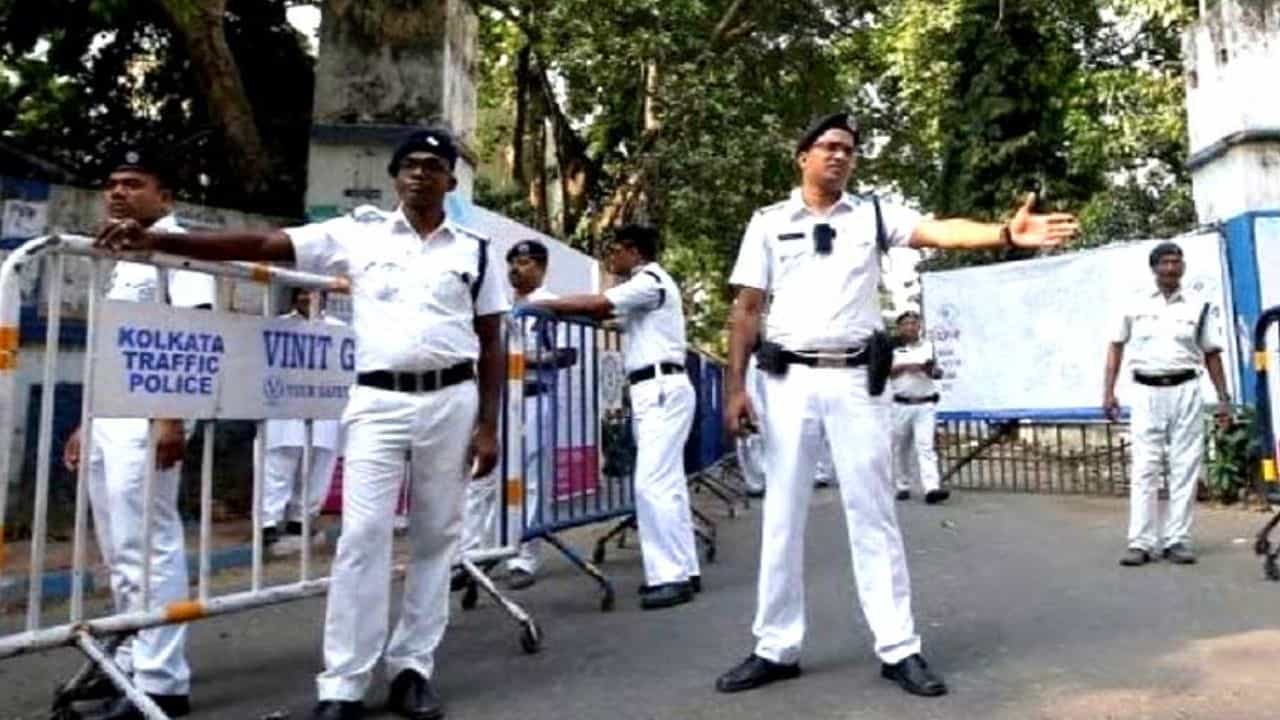 21 July: মাঝে আর এক দিন, কড়া নিরাপত্তা বলয়ে ২১ জুলাইয়ের শহর 21 July: মাঝে আর এক দিন, কড়া নিরাপত্তা বলয়ে ২১ জুলাইয়ের শহর
