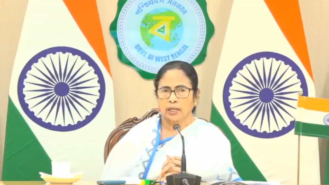 Mamata Banerjee: ভরা বর্ষায় পাহাড়ে না যাওয়ার পরামর্শ মমতার Mamata Banerjee: ভরা বর্ষায় পাহাড়ে না যাওয়ার পরামর্শ মমতার