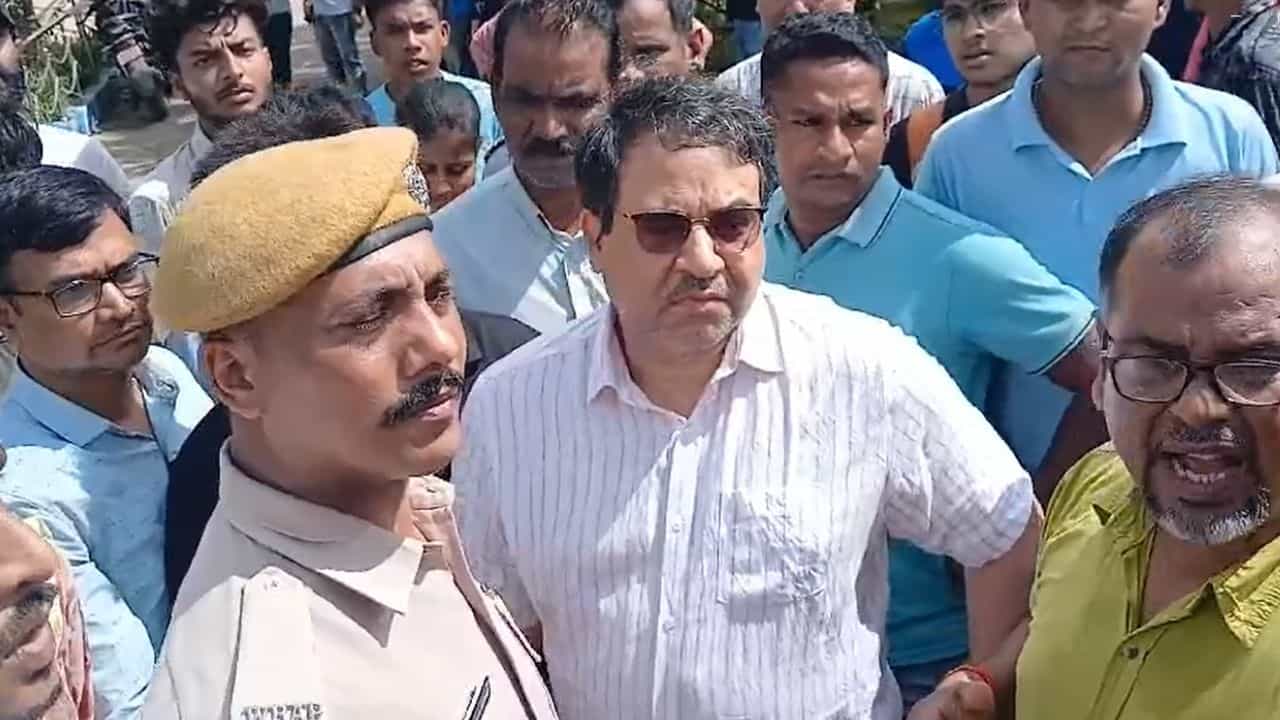 Kazi Nazrul University: 'রাজ্যপালের দালাল ভিসি দূর হঠো', স্লোগান উঠল কাজি নজরুল বিশ্ববিদ্যালয়ে Kazi Nazrul University: 'রাজ্যপালের দালাল ভিসি দূর হঠো', স্লোগান উঠল কাজি নজরুল বিশ্ববিদ্যালয়ে
