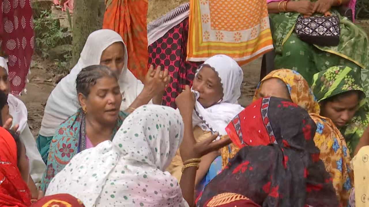 Birbhum: বগটুইয়ের স্মৃতি ফিরল বোলপুরে! ঘুমন্ত অবস্থায় জীবন্ত পুড়িয়ে খুন মা-ছেলেকে Birbhum: বগটুইয়ের স্মৃতি ফিরল বোলপুরে! ঘুমন্ত অবস্থায় জীবন্ত পুড়িয়ে খুন মা-ছেলেকে