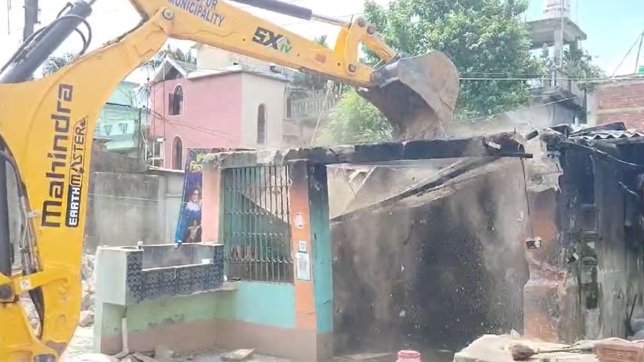 Buniadpur: বুলডোজার চলবে... দখল হলেই উচ্ছেদ করে ছাড়ার হুঁশিয়ারি Buniadpur: বুলডোজার চলবে... দখল হলেই উচ্ছেদ করে ছাড়ার হুঁশিয়ারি