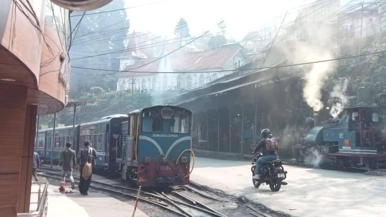 Holiday Puri-Darjeeling: ১৫ অগস্ট পুরী-দার্জিলিংয়ের টিকিট নিয়ে মারামারি, ওয়েটিং লিস্ট মাথা ঘুরিয়ে দেবে