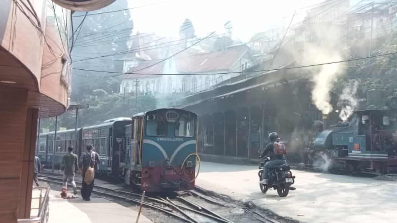 Holiday Puri-Darjeeling: ১৫ অগস্ট পুরী-দার্জিলিংয়ের টিকিট নিয়ে 'মারামারি', ওয়েটিং লিস্ট মাথা ঘুরিয়ে দেবে Holiday Puri-Darjeeling: ১৫ অগস্ট পুরী-দার্জিলিংয়ের টিকিট নিয়ে 'মারামারি', ওয়েটিং লিস্ট মাথা ঘুরিয়ে দেবে