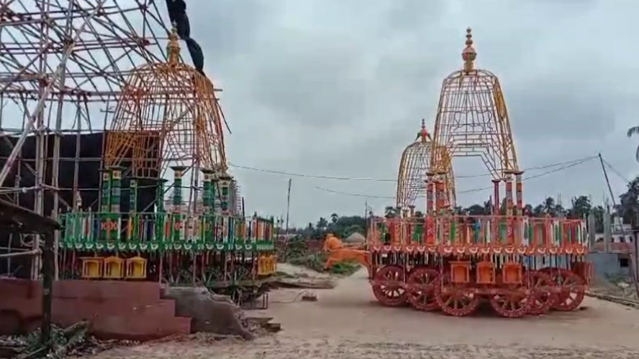 রথের রশিতে টান পড়ল বলে। ৭ জুলাই জগন্নাথ দেবের রথযাত্রা। সারা দেশজুড়ে পালিত হবে এই উৎসব। রথযাত্রা নিয়ে শুধু পড়শি রাজ্য ওড়িশাতেই ধুমধাম নয়, সাড়ম্বরে রথোৎসব পালিত হয় পশ্চিমবঙ্গেও। মাহেশের রথ সকলের জানা। মহিষাদল রাজবাড়ির রথেরও খ্যাতি জগৎজোড়া। এবার দিঘার রথ নিয়েও জোর চর্চা।