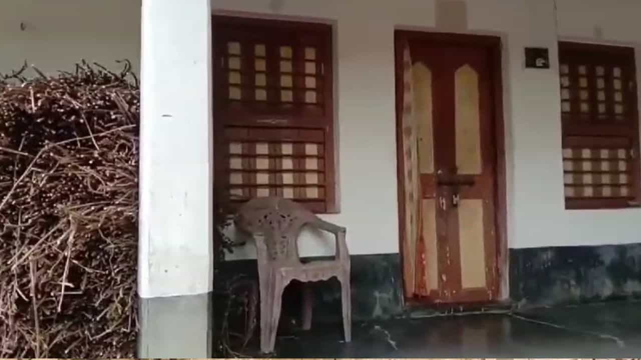 Jamalpur: কোর্টের মামলা সালিশি সভায় মেটানোর চেষ্টা তৃণমূল নেতার? জামালপুরে বৃদ্ধ দম্পতি ঘরছাড়া Jamalpur: কোর্টের মামলা সালিশি সভায় মেটানোর চেষ্টা তৃণমূল নেতার? জামালপুরে বৃদ্ধ দম্পতি ঘরছাড়া