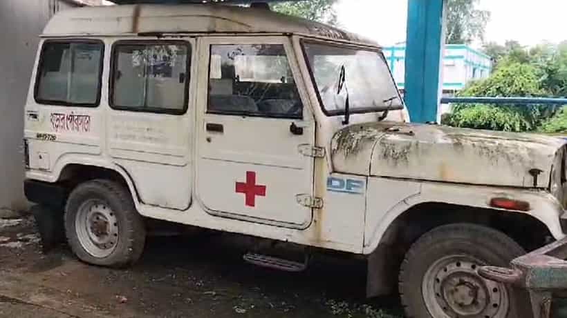 Kharar Municipality: সাংসদ দেব অ্যাম্বুল্যান্স তো দিয়েছেন, কিন্তু তার তো দেখাই নেই, খড়ারবাসী দুর্ভোগে
