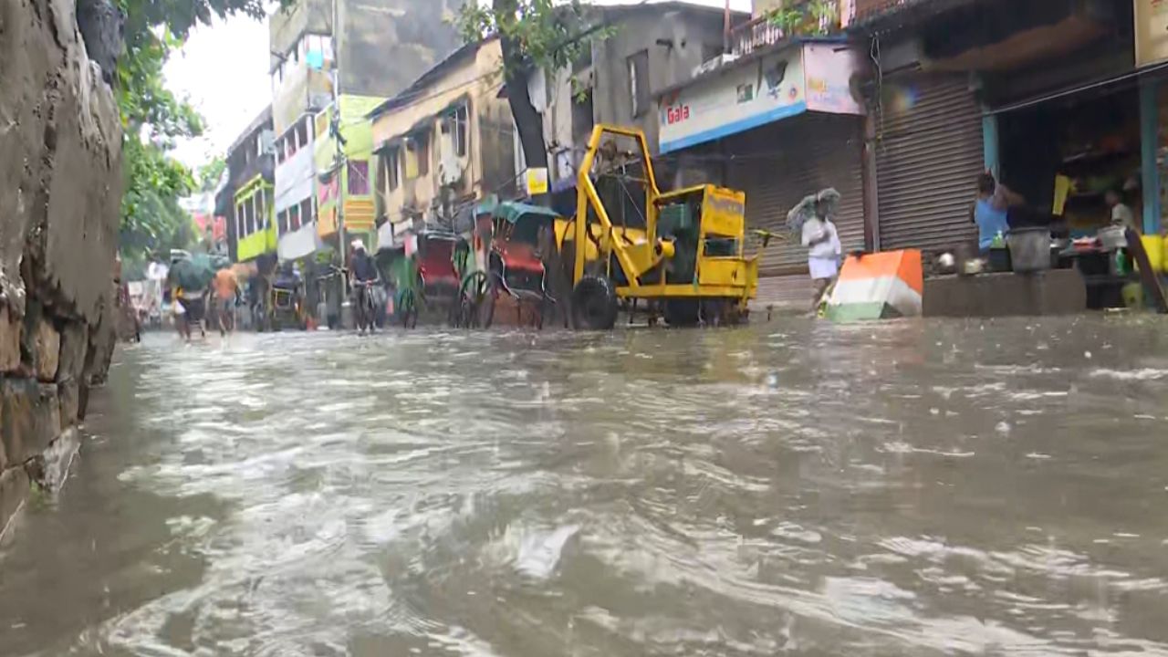 Weather Update: আজ ভারী থেকে অতি ভারী বৃষ্টি, ভাসাবে একাধিক জেলা