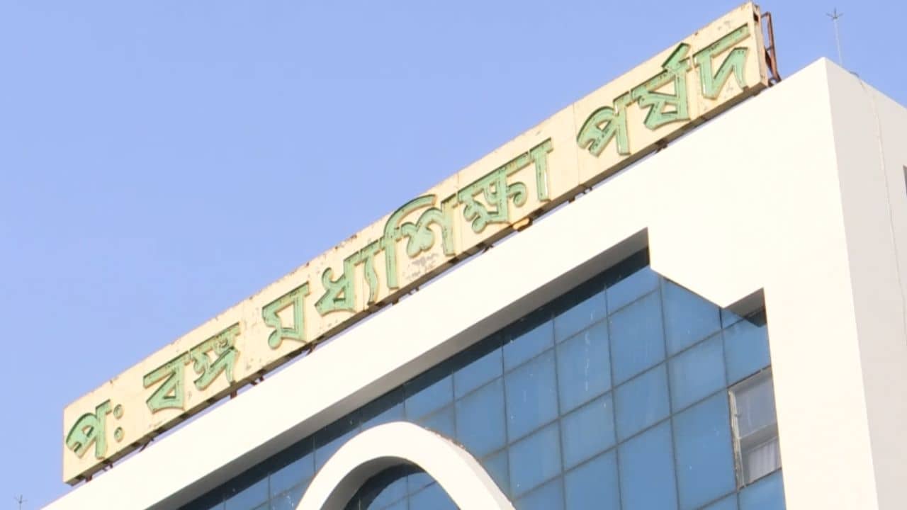 Madhyamik: মাধ্যমিকের এতগুলো খাতায় যোগে ভুল হয় কী করে? পরীক্ষকদের সতর্ক করল পর্ষদ