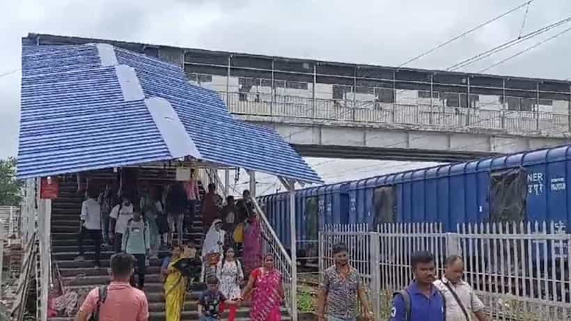 Mecheda: সবুজ লুঙ্গি, ঘিয়ে শার্ট; পাঁশকুড়া স্টেশন থেকে হাতেনাতে ধরল রেল পুলিশ