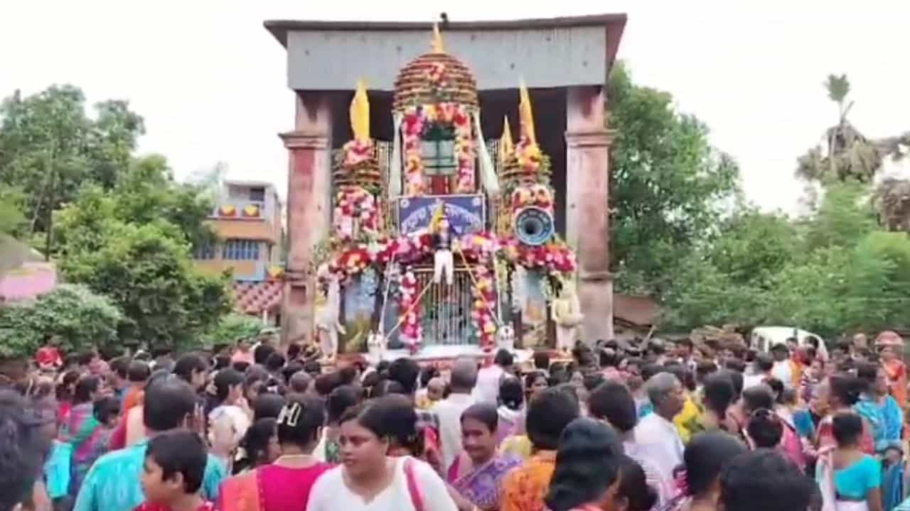 Rathyatra: পুরীর রথের সঙ্গে জুড়ে আছে বর্ধমানের এ গ্রামের নাম, ৫০০ বছরের ইতিহাস তার বুকে... Rathyatra: পুরীর রথের সঙ্গে জুড়ে আছে বর্ধমানের এ গ্রামের নাম, ৫০০ বছরের ইতিহাস তার বুকে...