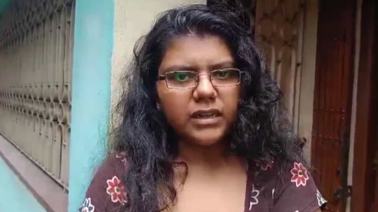 Howrah: বাড়ি থেকে বেরোনোর পরই মোবাইল সুইচড অফ যুবকের! সাংঘাতিক অবস্থায় দেখল পরিবার Howrah: বাড়ি থেকে বেরোনোর পরই মোবাইল সুইচড অফ যুবকের! সাংঘাতিক অবস্থায় দেখল পরিবার