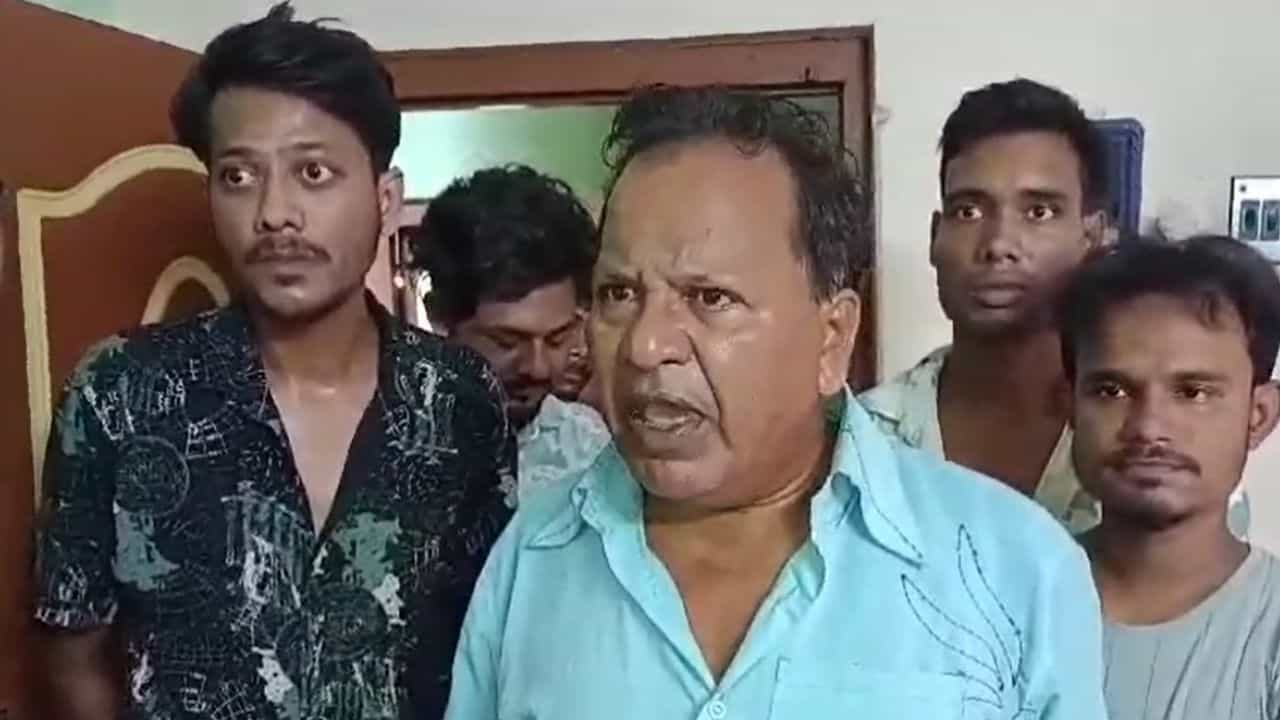 Howrah: একটু এসির হাওয়া খেতে গিয়েছিল, এমন সর্বনাশও হতে পারে? Howrah: একটু এসির হাওয়া খেতে গিয়েছিল, এমন সর্বনাশও হতে পারে?