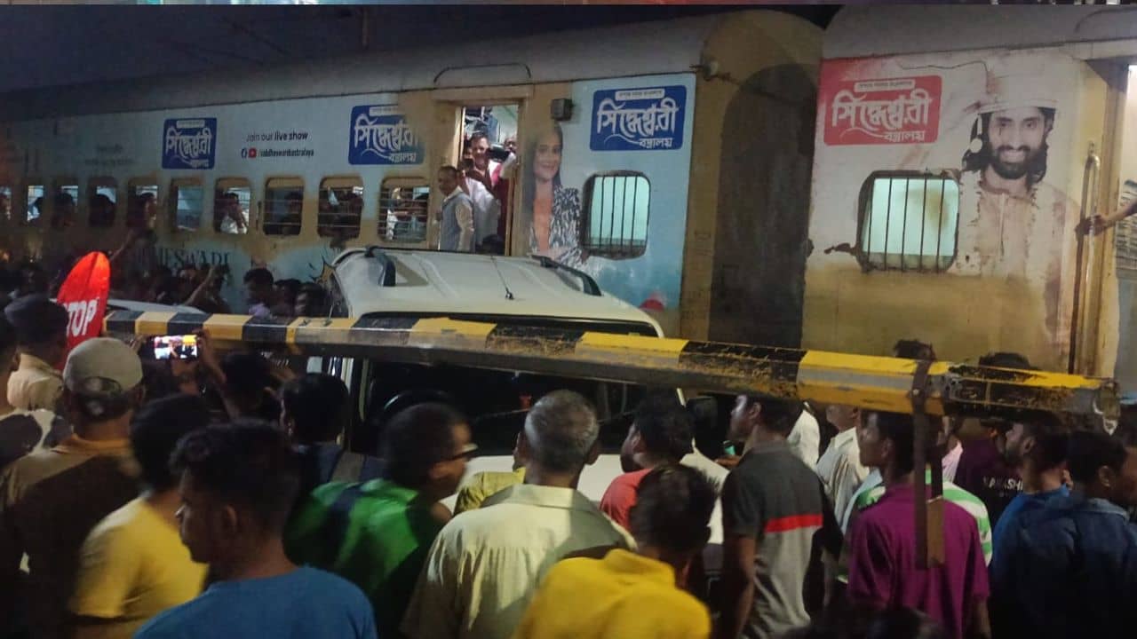 Khardah Accident ভিডিয়ো: ভয়ঙ্কর রেল দুর্ঘটনা খড়দহের বুকে হতে পারত আজ!